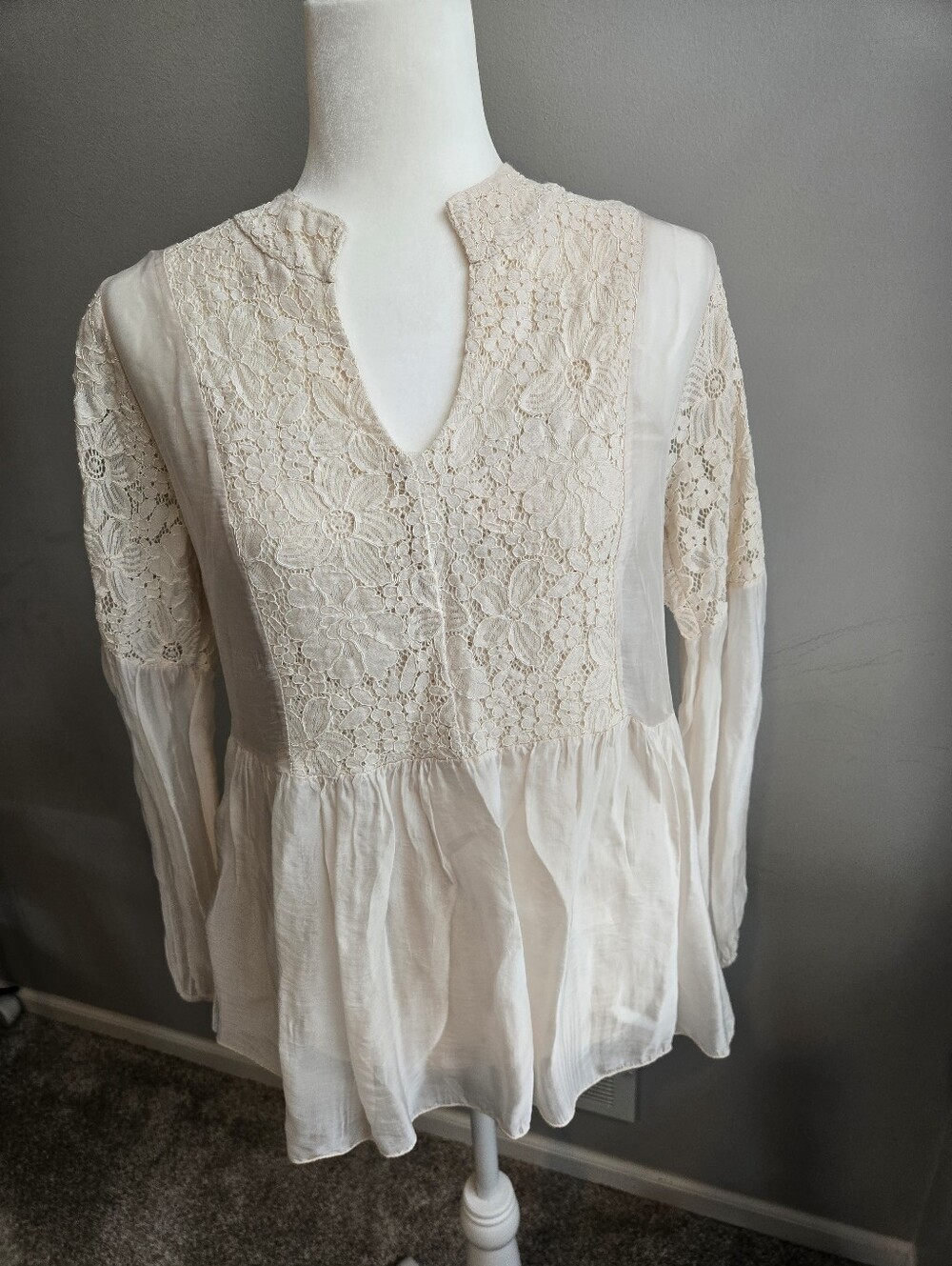 Tendenze Silk Lace Peplum top with built in tank top size small